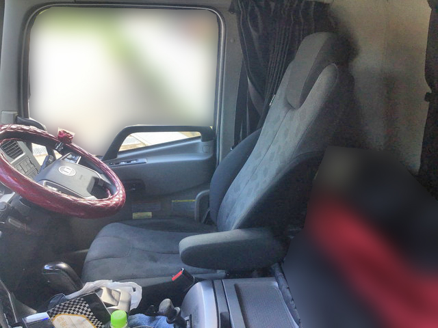 UDトラックスクオントレーラーヘッド（トラクターヘッド）大型（10t）[写真25]