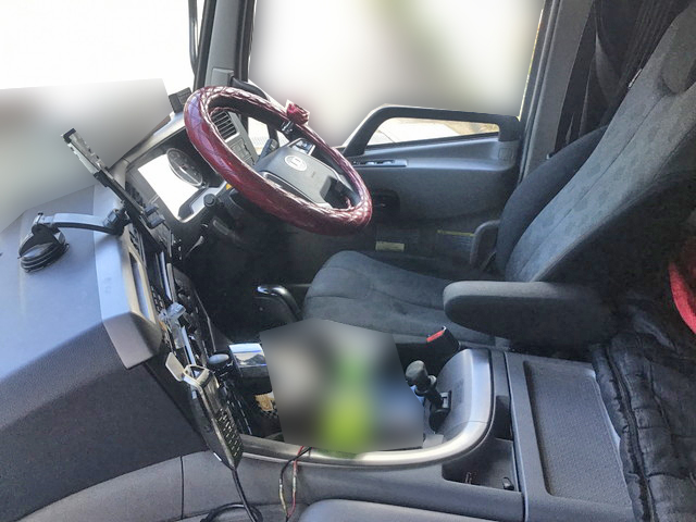 UDトラックスクオントレーラーヘッド（トラクターヘッド）大型（10t）[写真26]