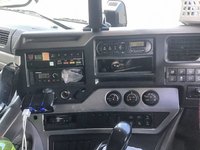 UDトラックスクオントレーラーヘッド（トラクターヘッド）大型（10t）[写真28]