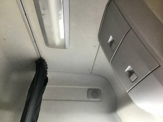 UDトラックスクオントレーラーヘッド（トラクターヘッド）大型（10t）[写真30]