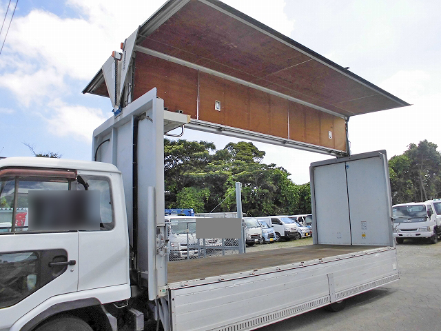 UDトラックスコンドル冷蔵冷凍ウイング中型（4t）[写真10]