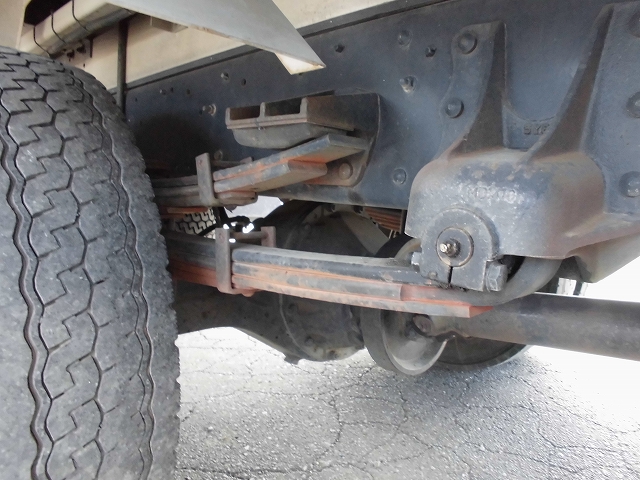 UDトラックスコンドル冷蔵冷凍ウイング中型（4t）[写真13]