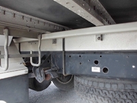 UDトラックスコンドル冷蔵冷凍ウイング中型（4t）[写真16]