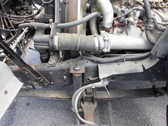 UDトラックスコンドル冷蔵冷凍ウイング中型（4t）[写真21]