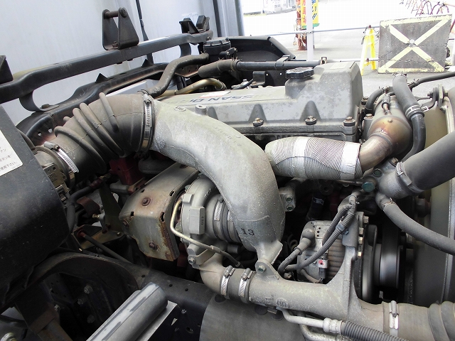 UDトラックスコンドル冷蔵冷凍ウイング中型（4t）[写真23]