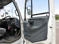 UDトラックスコンドル冷蔵冷凍ウイング中型（4t）[写真29]