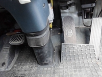 UDトラックスコンドル冷蔵冷凍ウイング中型（4t）[写真31]