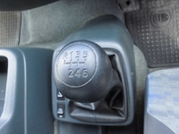 UDトラックスコンドル冷蔵冷凍ウイング中型（4t）[写真32]