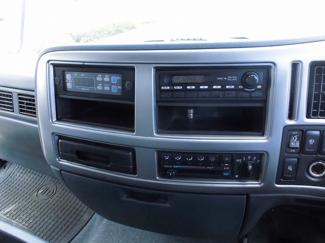 UDトラックスコンドル冷蔵冷凍ウイング中型（4t）[写真33]