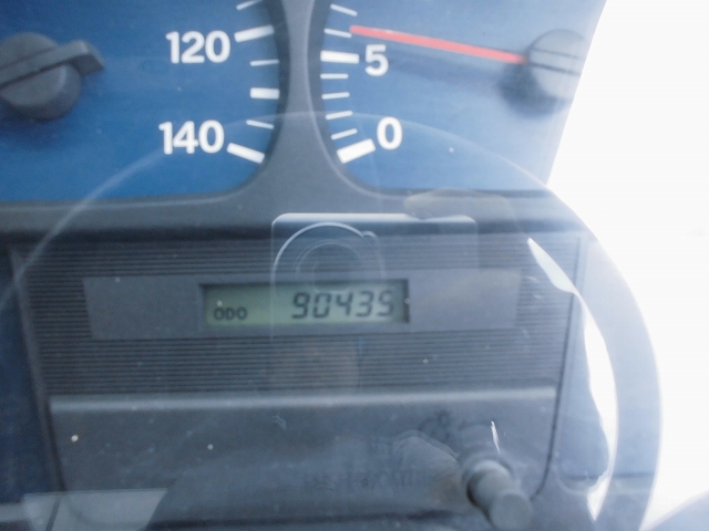 UDトラックスコンドル冷蔵冷凍ウイング中型（4t）[写真34]