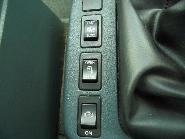 UDトラックスコンドル冷蔵冷凍ウイング中型（4t）[写真37]