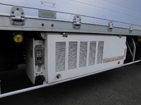 UDトラックスコンドル冷蔵冷凍ウイング中型（4t）[写真03]