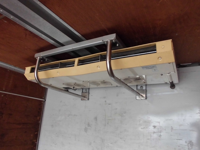 UDトラックスコンドル冷蔵冷凍ウイング中型（4t）[写真06]