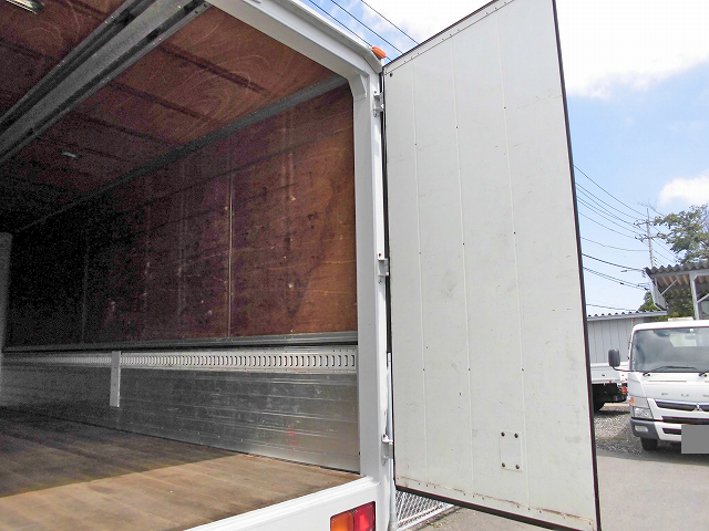 UDトラックスコンドル冷蔵冷凍ウイング中型（4t）[写真08]