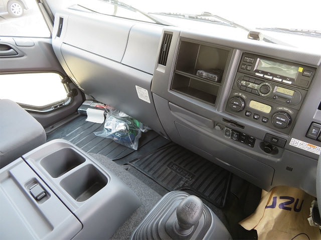 いすゞフォワード冷凍車（冷蔵車）中型（4t）[写真13]