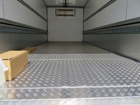 いすゞフォワード冷凍車（冷蔵車）中型（4t）[写真19]