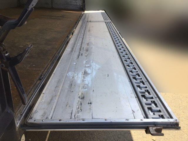 日野レンジャーアルミウイング中型（4t）[写真12]