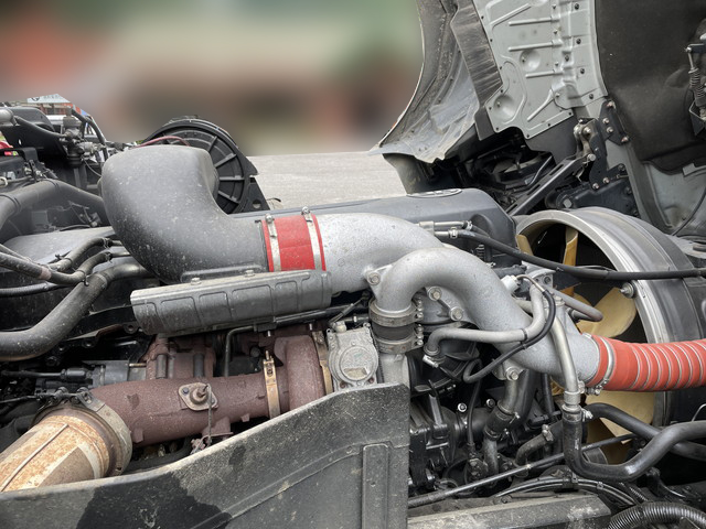 UDトラックスクオンユニック4段大型（10t）[写真24]