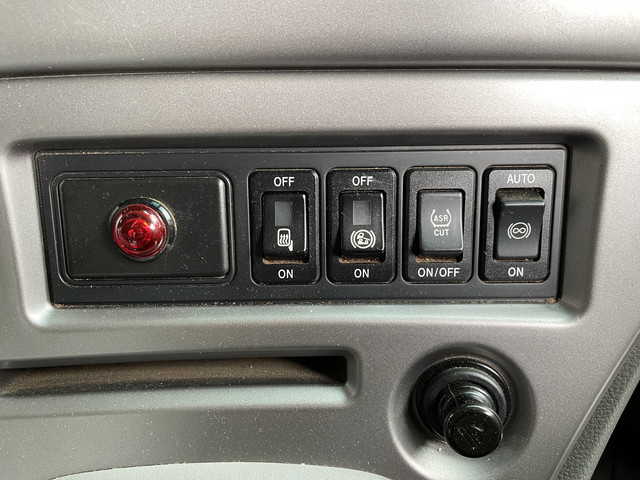 UDトラックスクオンユニック4段大型（10t）[写真32]