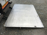 いすゞフォワードアルミバン中型（4t）[写真10]