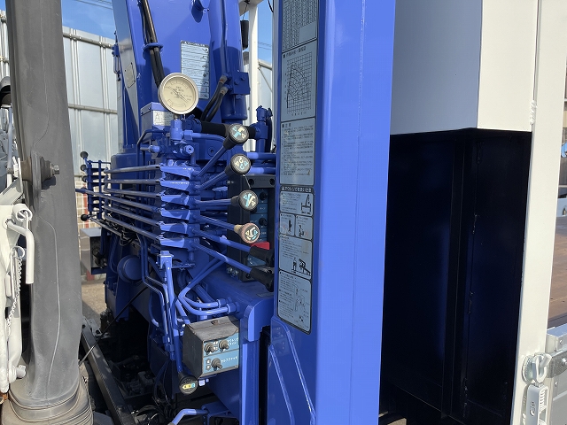 いすゞフォワードセルフクレーン4段増トン（6t・8t）[写真19]