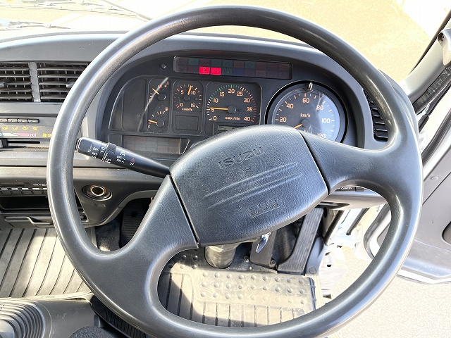 いすゞフォワードセルフクレーン4段増トン（6t・8t）[写真34]