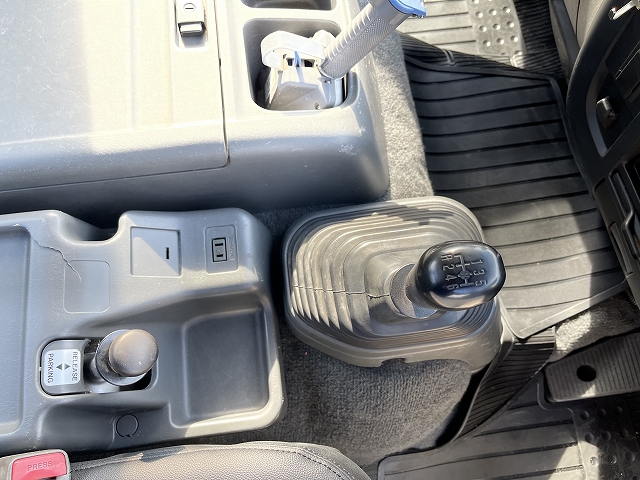 いすゞフォワードセルフクレーン4段増トン（6t・8t）[写真36]