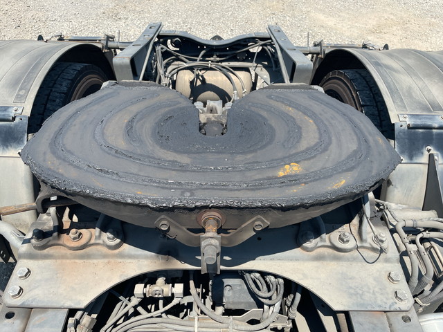 UDトラックスクオントレーラーヘッド（トラクターヘッド）大型（10t）[写真11]