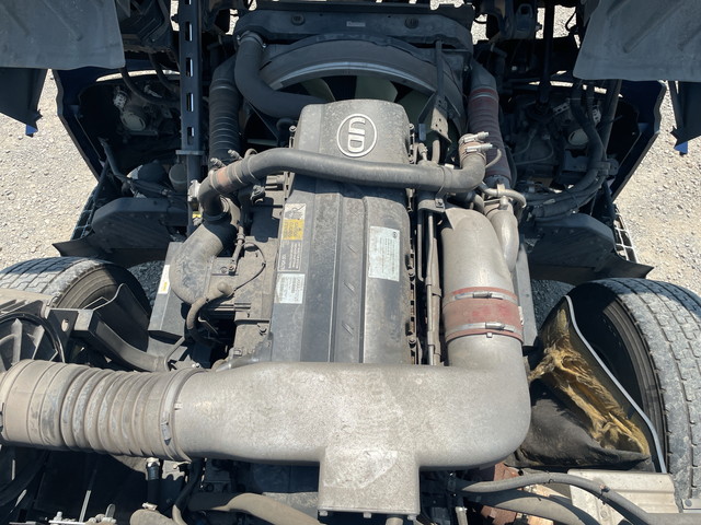 UDトラックスクオントレーラーヘッド（トラクターヘッド）大型（10t）[写真18]