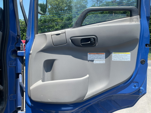 UDトラックスクオントレーラーヘッド（トラクターヘッド）大型（10t）[写真23]