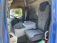 UDトラックスクオントレーラーヘッド（トラクターヘッド）大型（10t）[写真24]