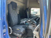 UDトラックスクオントレーラーヘッド（トラクターヘッド）大型（10t）[写真25]