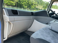 UDトラックスクオントレーラーヘッド（トラクターヘッド）大型（10t）[写真26]