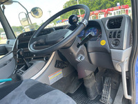 UDトラックスクオントレーラーヘッド（トラクターヘッド）大型（10t）[写真27]