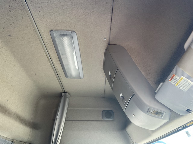 UDトラックスクオントレーラーヘッド（トラクターヘッド）大型（10t）[写真28]