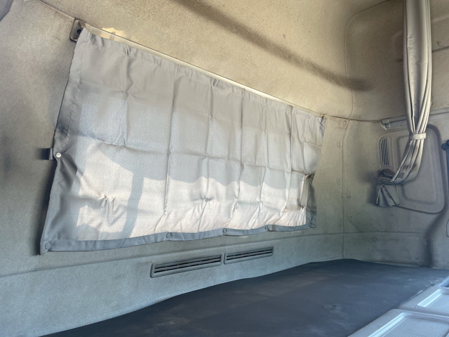 UDトラックスクオントレーラーヘッド（トラクターヘッド）大型（10t）[写真29]