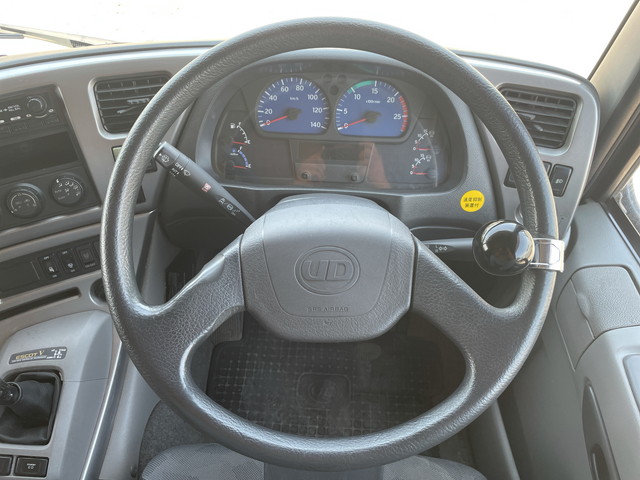 UDトラックスクオントレーラーヘッド（トラクターヘッド）大型（10t）[写真30]