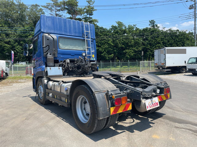 UDトラックスクオントレーラーヘッド（トラクターヘッド）大型（10t）[写真04]