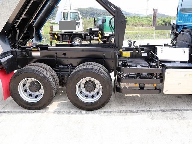 いすゞギガダンプ大型（10t）[写真12]
