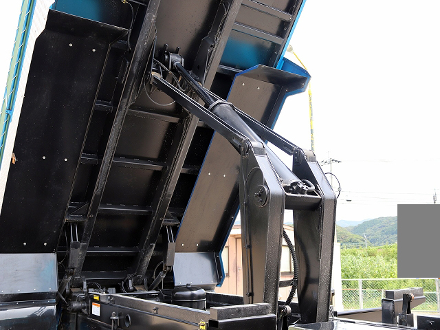 いすゞギガダンプ大型（10t）[写真14]