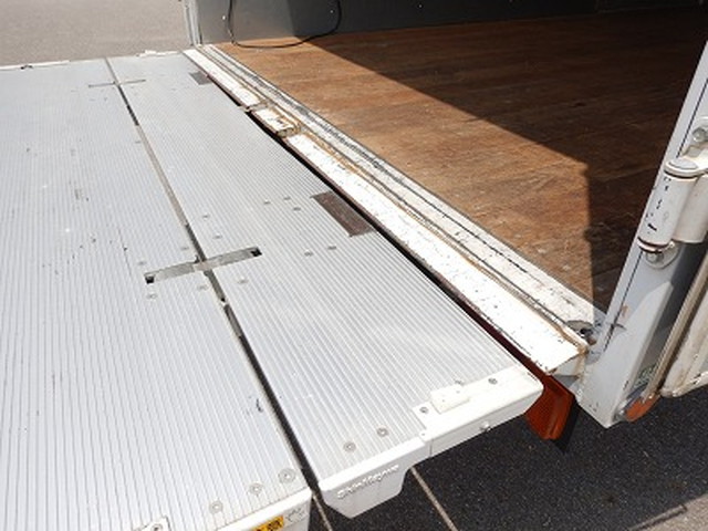 日野デュトロアルミバン小型（2t・3t）[写真13]