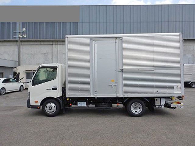 日野デュトロアルミバン小型（2t・3t）[写真07]