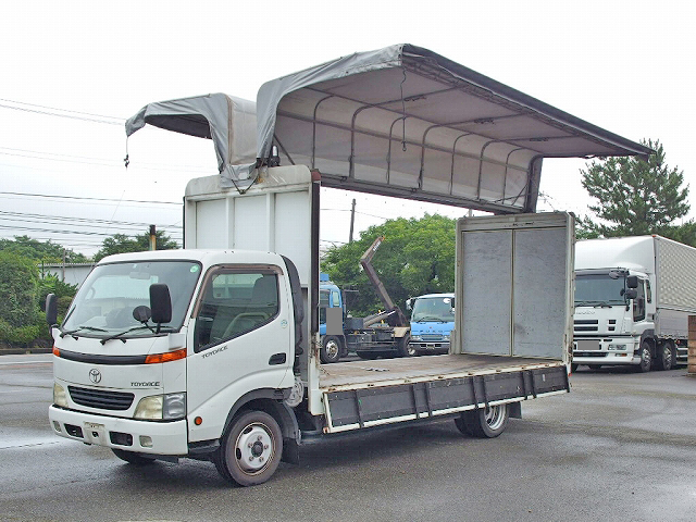 トヨタトヨエース幌ウイング小型（2t・3t）KK-BU420 [写真01]