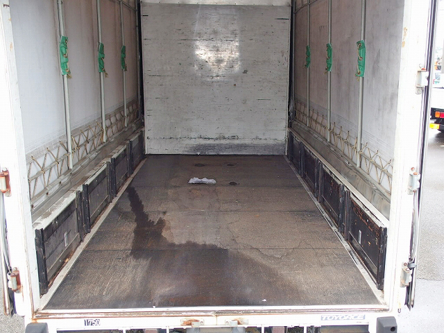 トヨタトヨエース幌ウイング小型（2t・3t）[写真12]