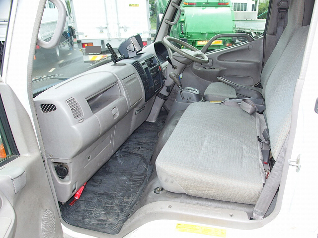 トヨタトヨエース幌ウイング小型（2t・3t）[写真25]