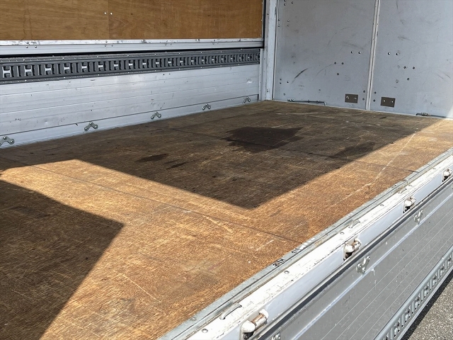 三菱ふそうキャンターアルミウイング小型（2t・3t）[写真10]