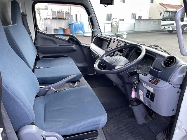 三菱ふそうキャンターアルミウイング小型（2t・3t）[写真17]