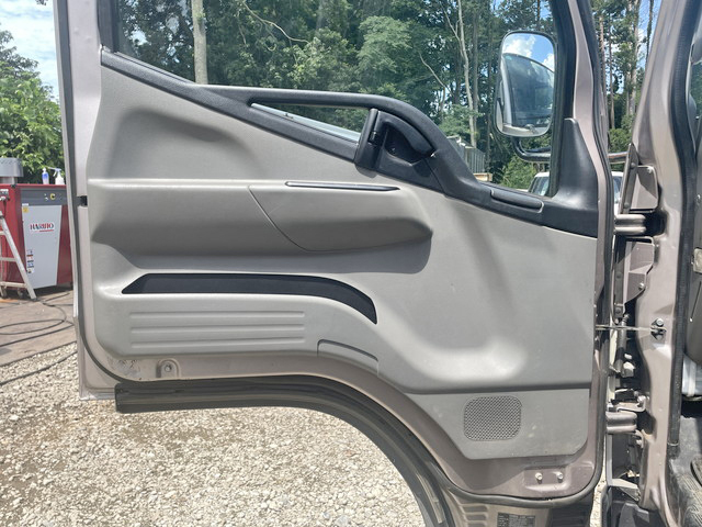 三菱ふそうキャンター平ボディ小型（2t・3t）[写真28]
