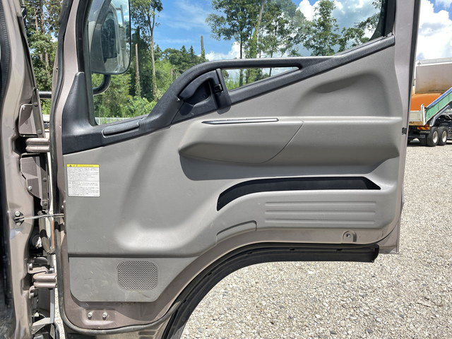 三菱ふそうキャンター平ボディ小型（2t・3t）[写真29]