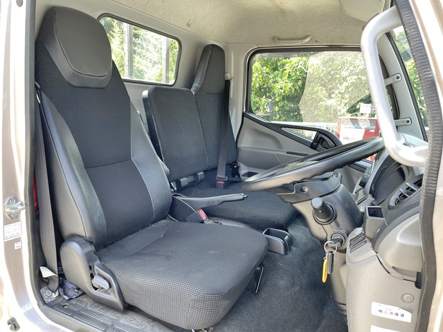 三菱ふそうキャンター平ボディ小型（2t・3t）[写真33]